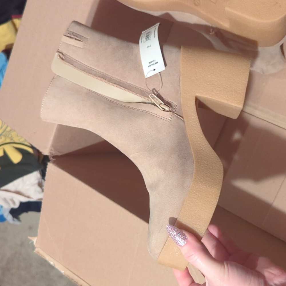 Chelsea Boot Heels - Picture 5 of 7